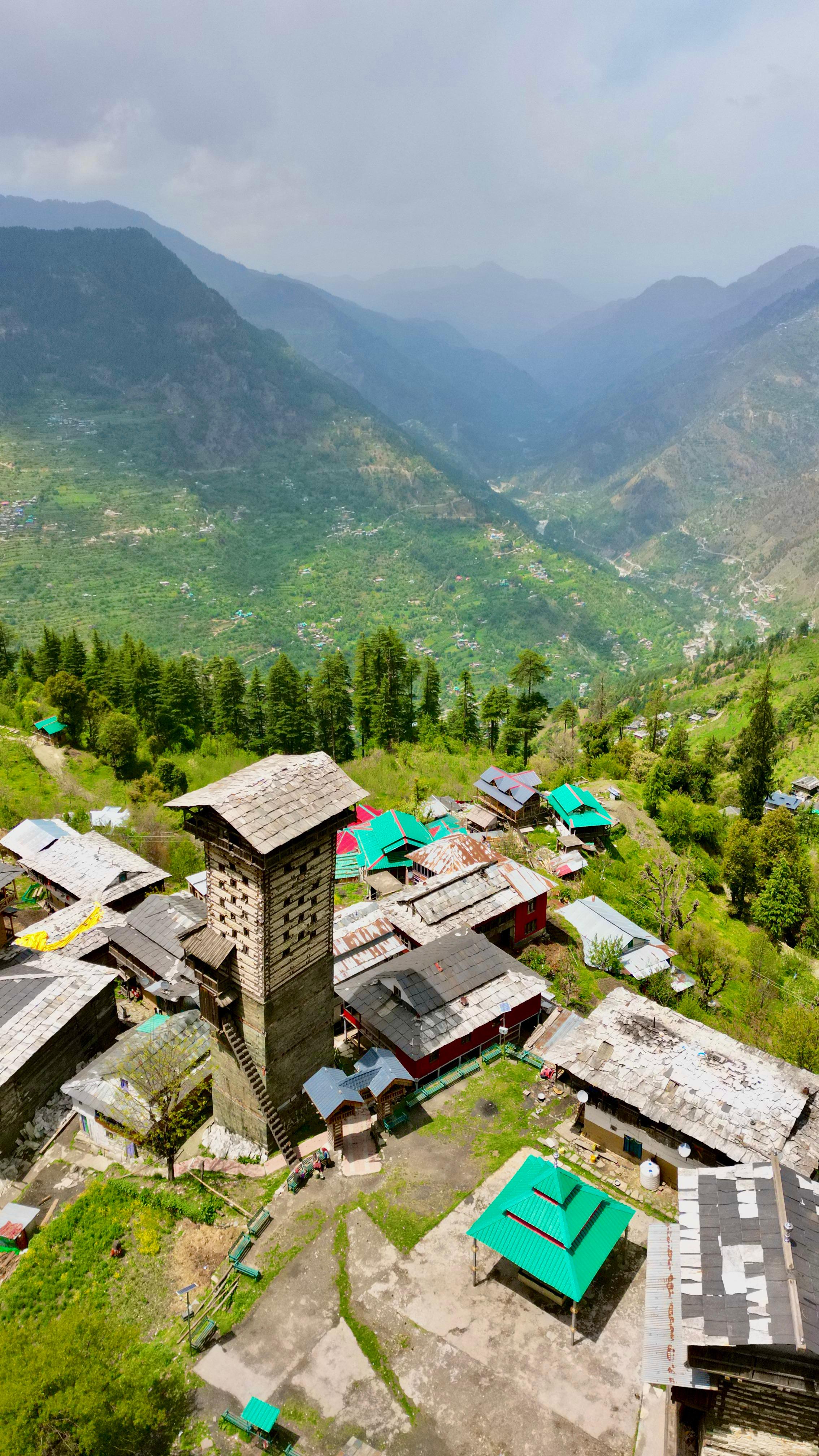 Kothi Chehni (Chehni Kothi), a fortified Kathkuni stone-and-timber tower near Mozo Inn & Cafe